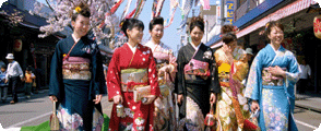 Frauen im Kimono - Japan Jugendreise