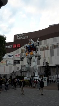 Gundam-Statue basic-october-2016