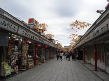 Verkaufsstände auf dem Weg zum Tempel basic-october-2016