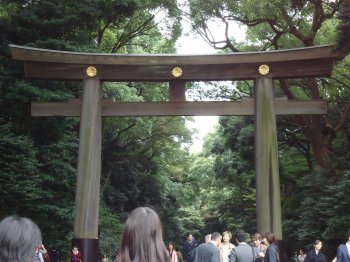 Eingang zum Meiji-Schrein basic-october-2016