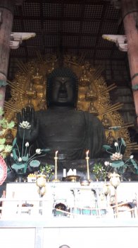 Buddha-Statue im Todaiji basic-october-2016