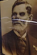 Gruselige Portraits schmücken den Tokyo Tower zu Halloween